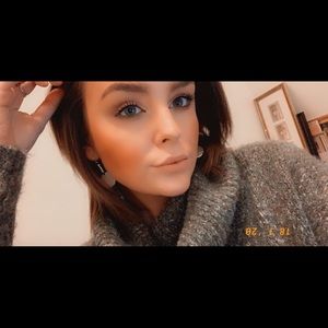 Meet your Posher, Averie